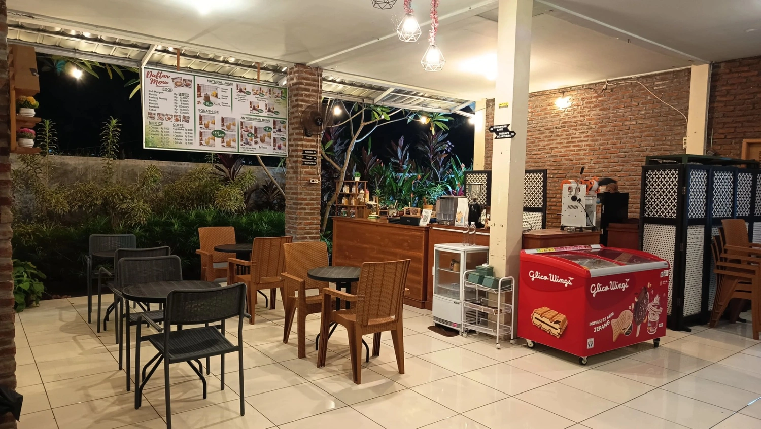 Suasana utama Bojabhumi Cafe